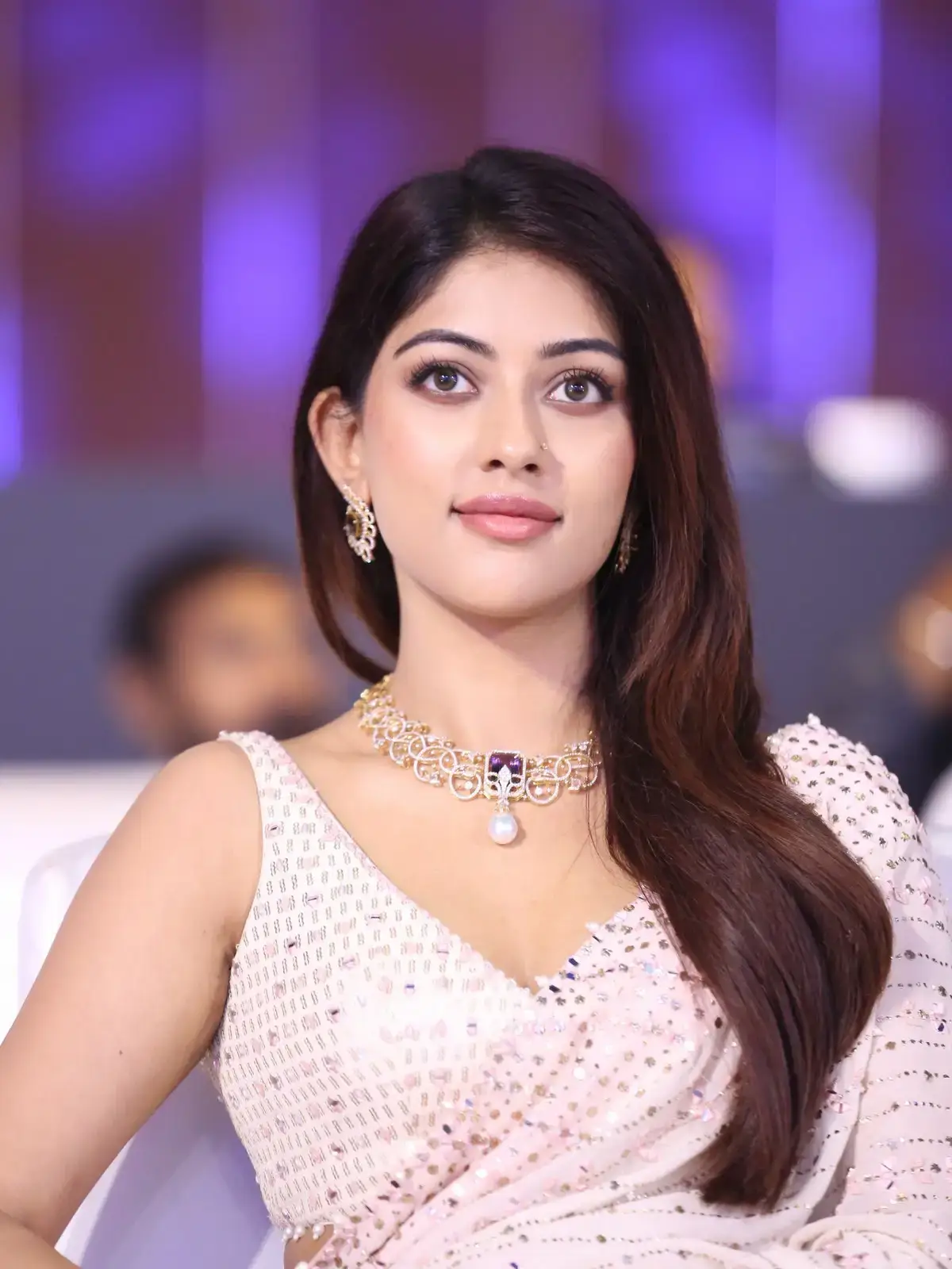 ANU EMMANUEL IN BEAUTIFUL WHITE SAREE SLEEVELESS BLOUSE 3